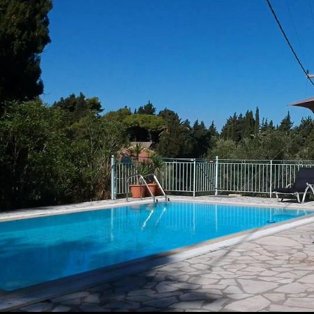 Gastouri Villa Pascalia With Heated Pool In October And Views Achílleion Exteriör bild