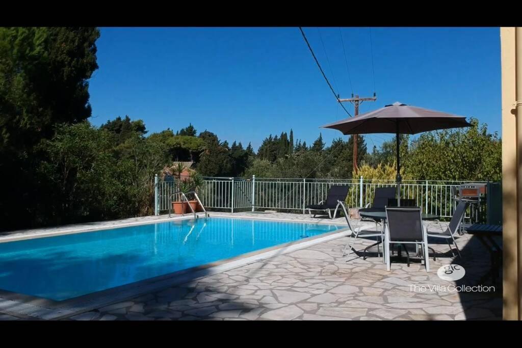 Gastouri Villa Pascalia With Heated Pool In October And Views Achílleion Exteriör bild