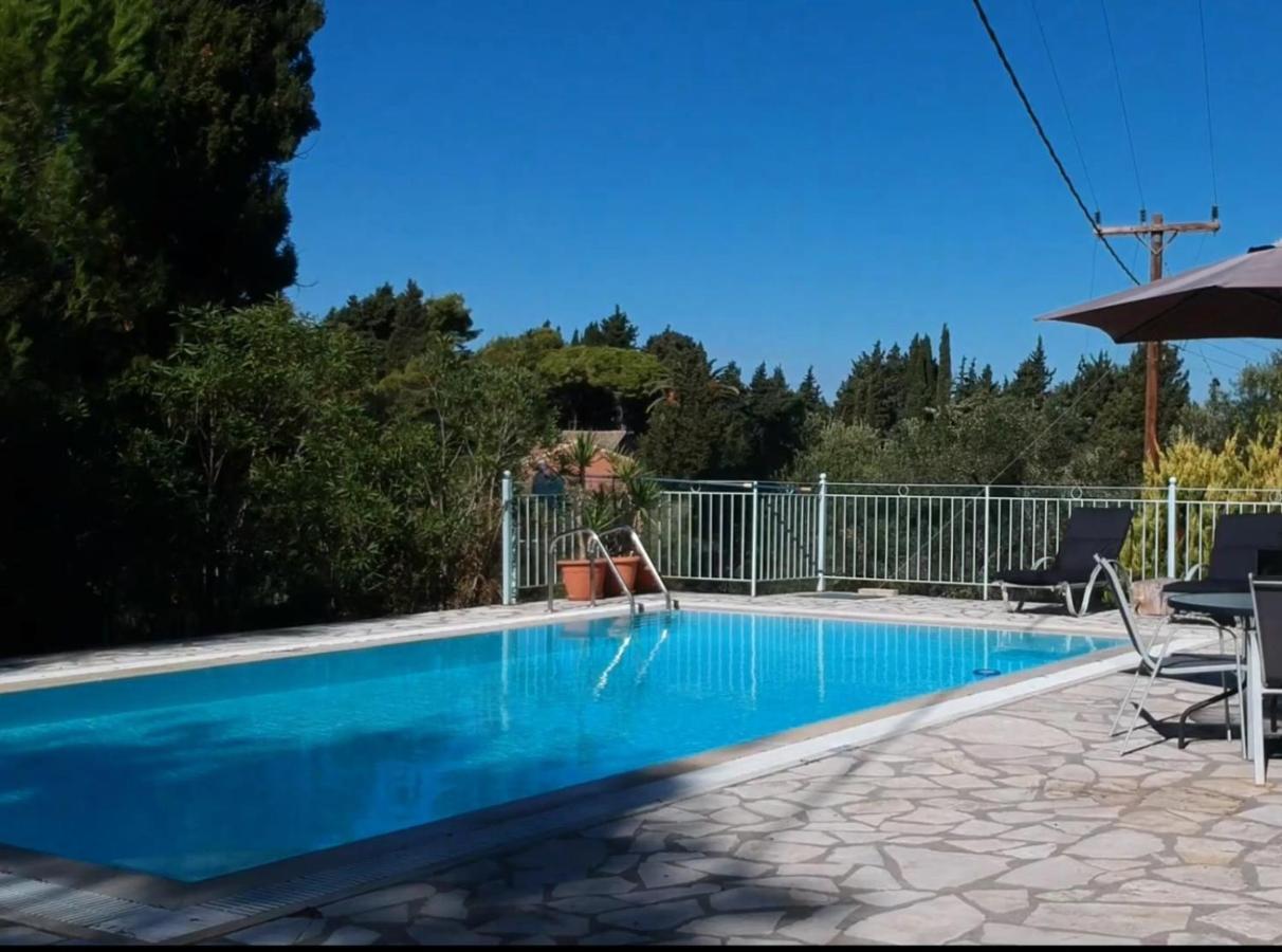 Gastouri Villa Pascalia With Heated Pool In October And Views Achílleion Exteriör bild